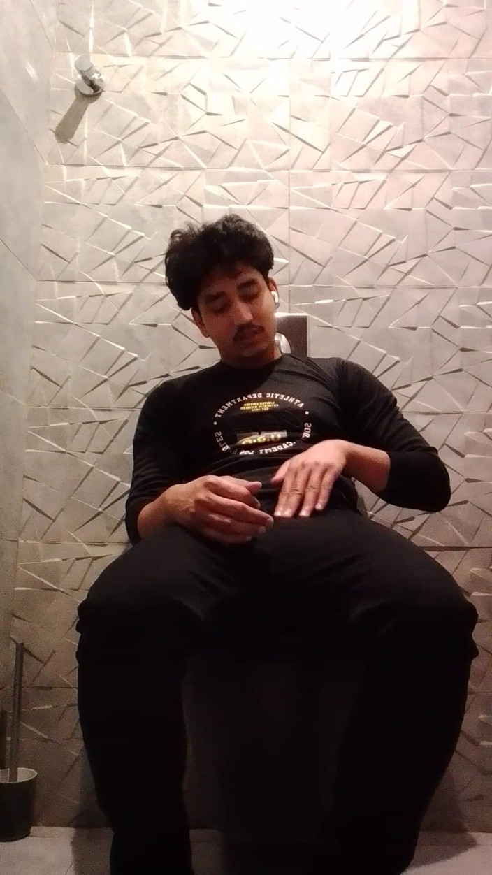 HemoShovel: When the Handsome Boy From India Masturbates with His Penis...