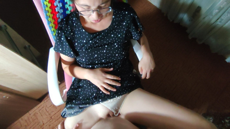 OniSoi: Kongkek dan pancut ke dalam cermin mata cikgu tanpa membuang...