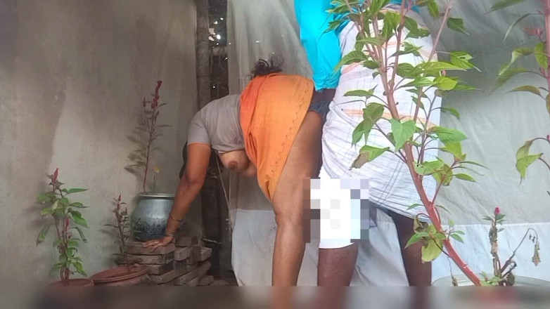 Priyanka314: Kouření velkého ptáka s indickou tetičkou