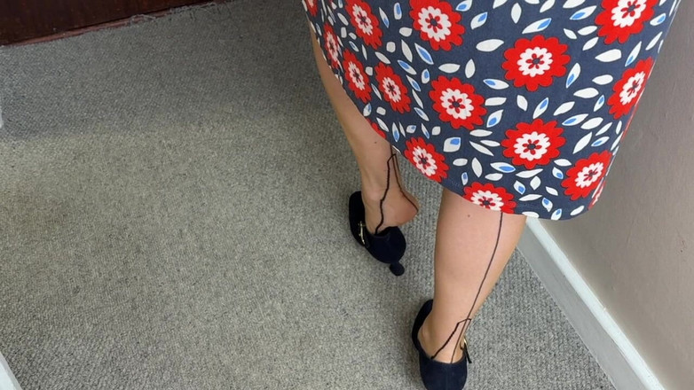 Aunty Sandra vintage girdle queen: Vgq21 Aunty Sandra Dressing for a Meeting