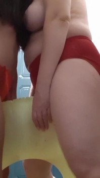 Před odchodem na pláž jsme se rozhodli mít sex - lesbická iluzi