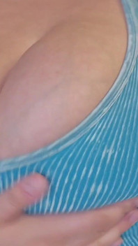 Goon to Stepmommy's Cleavage