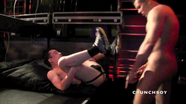 MEN BIG COCKS FUCKERS: Twink knullad av Jordan Fox stora kuk