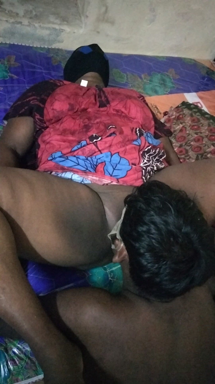 Tamil lesbian: 타밀 마을 아줌마의 의붓아들과의 핫한 섹스