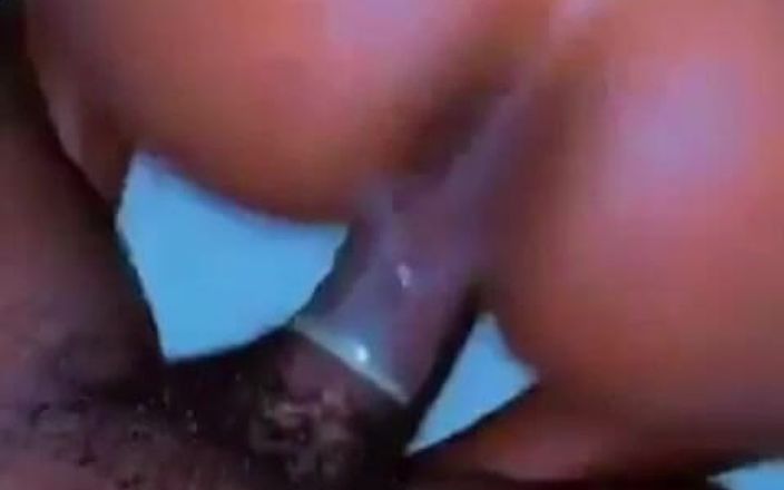 Island Bratz: Ella toma ese anal como una profesional