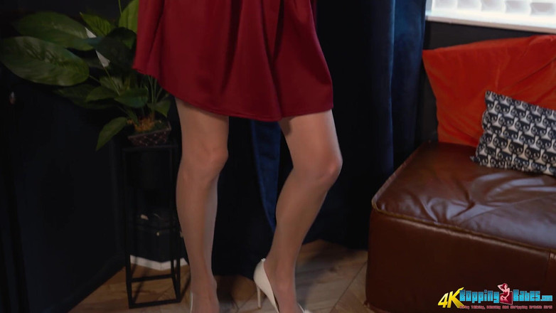 Bopping babes: Leah - bật tôi lên