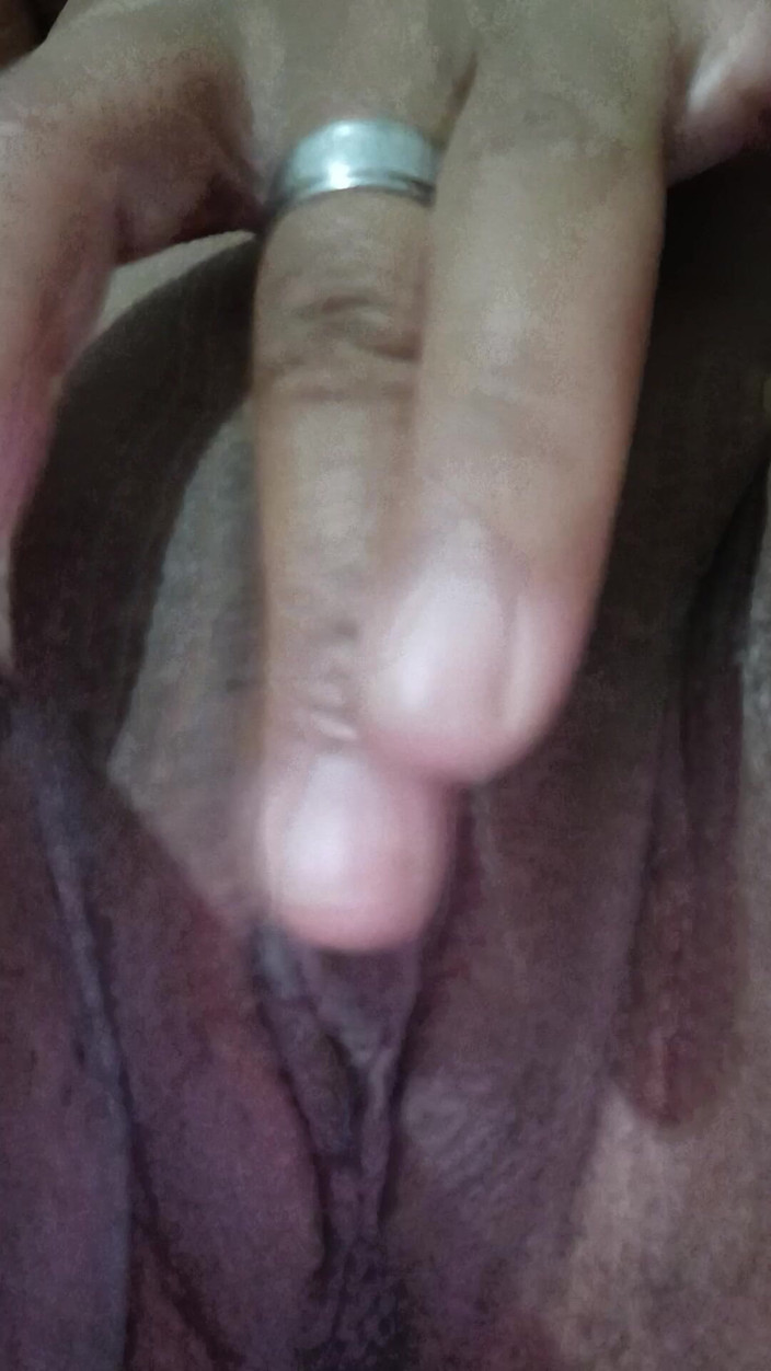 Jacke24: Dziewica masturbuje się