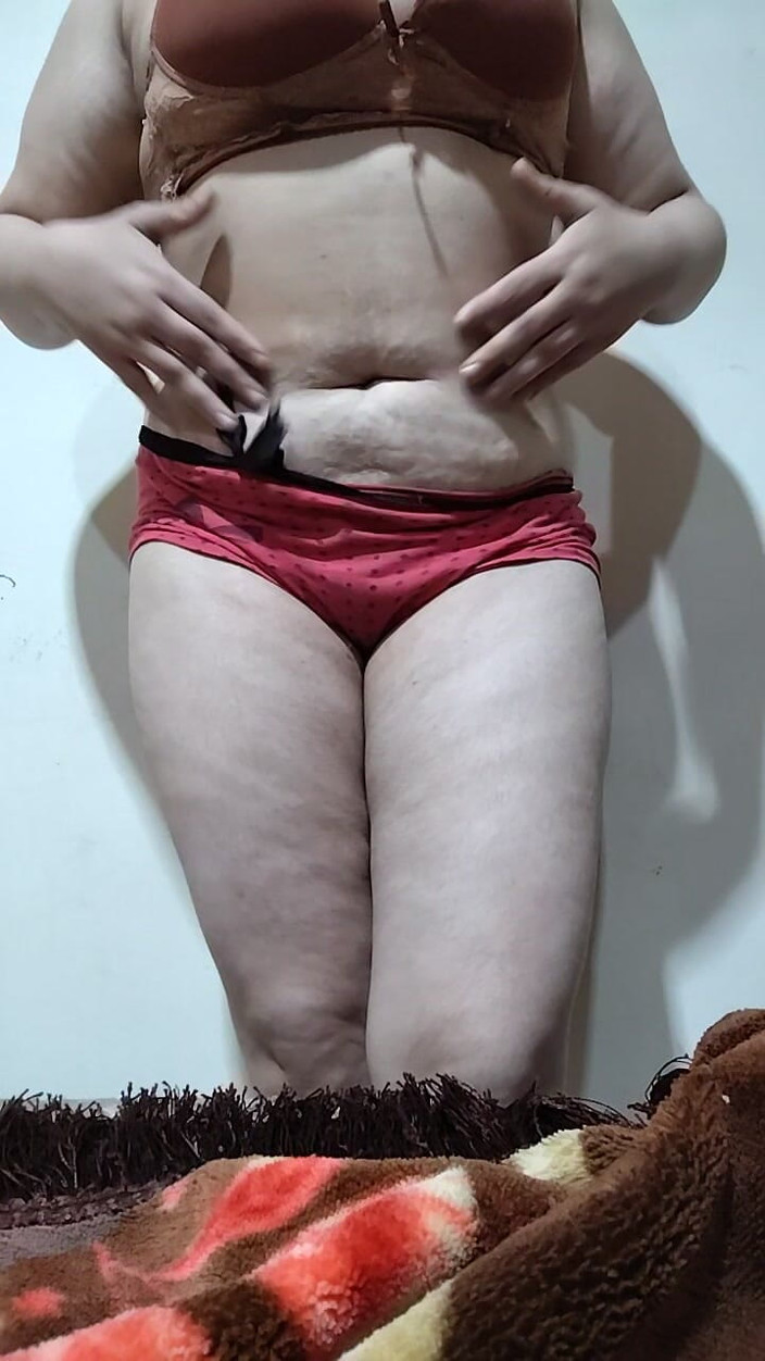 Ali Muhammad: 叙利亚是一个完全裸体表演的观看