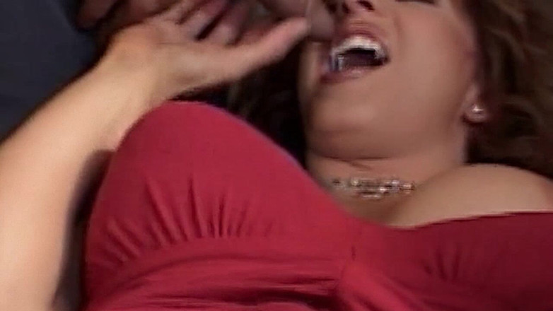 Goldenxtapes: 渴望鸡巴的湿熟女群交 - 口和阴户充满了热精液