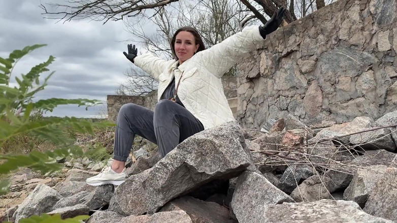 Hottie goddess: Элегантный пухлый дым соблазняет в видео от первого лица