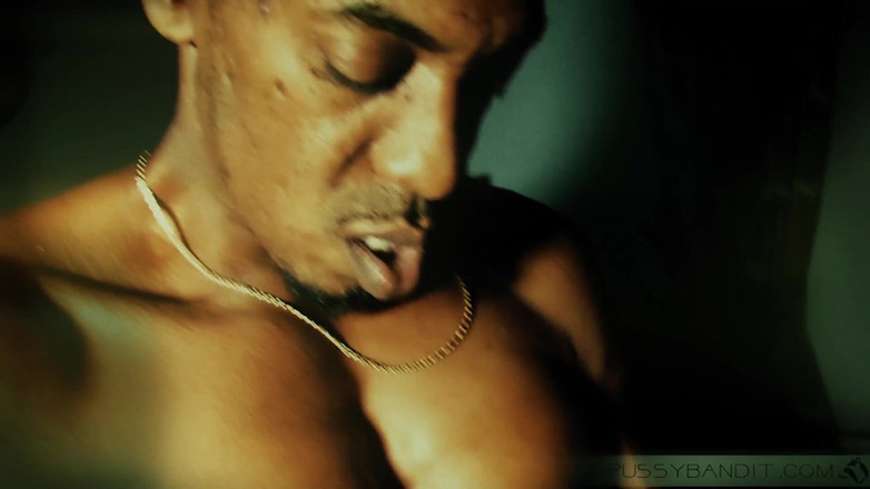 Jonathan Jordan: Zombi sürtük siyah yarağa ihtiyaç duyuyor