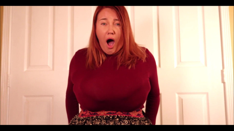 Annabelle Rogers: Strakke turtleneck orgasmes op vibratorstoel!