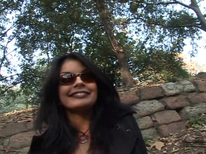 Xtime Network: Sexy muschi-masturbation im wald