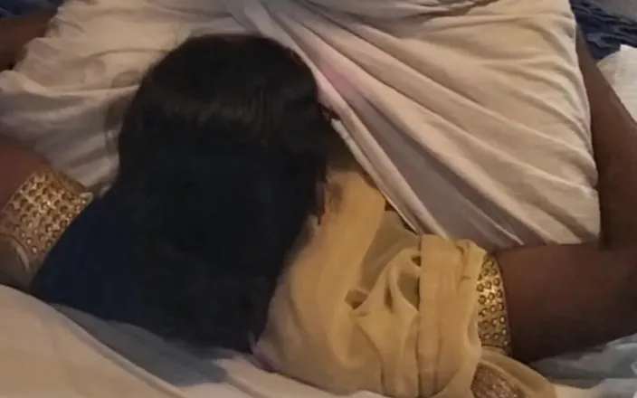 Benita sweety: Indian Girl Hot Sex with Customer at Lodge