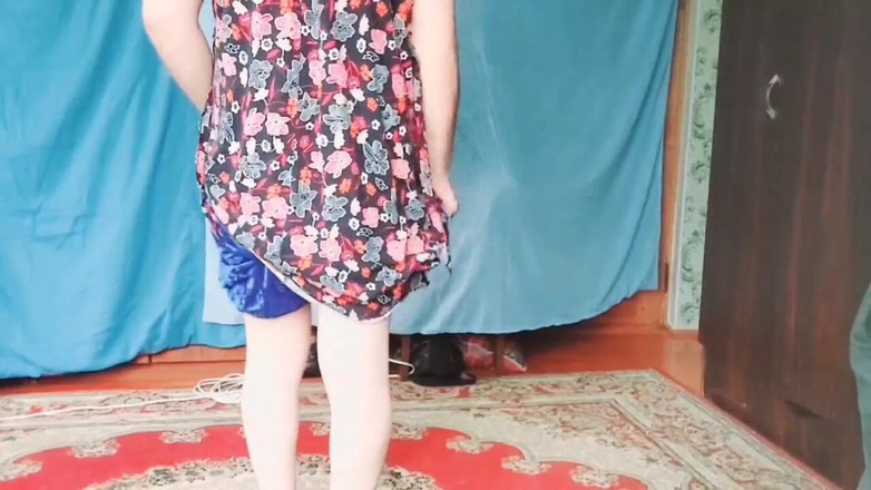 Kitty_Cross: Spermashot händer utan att händerna sväljer med söta ladyboy ben