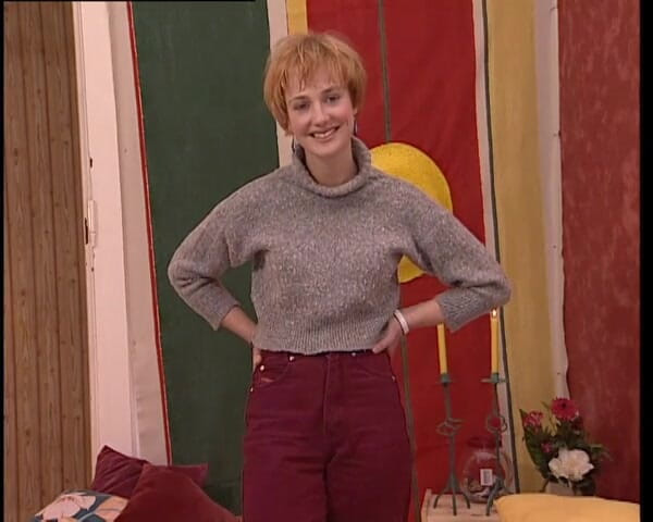 YOUR FIRST PORN: Ruda i bardzo napalona Jana szarpie się do orgazmu