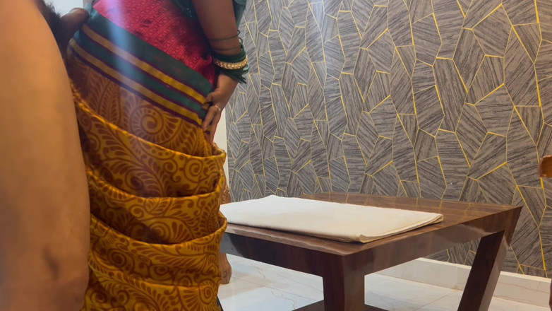 Besharam Jodi: Индийскую дези Сари трахнул ее младший сводный брат Бешарам