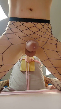 Irrumare TS Femboy jazda dildo na kamerze i cumming