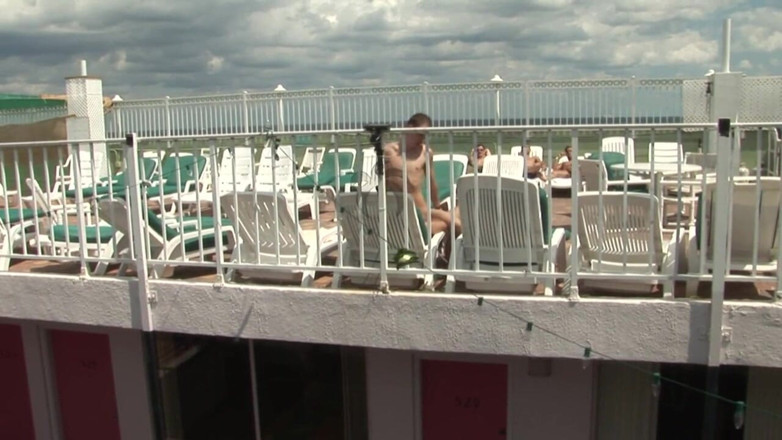 Femdom Austria Boys: 2 przystojnych gejów na plaży dobrze się bawią
