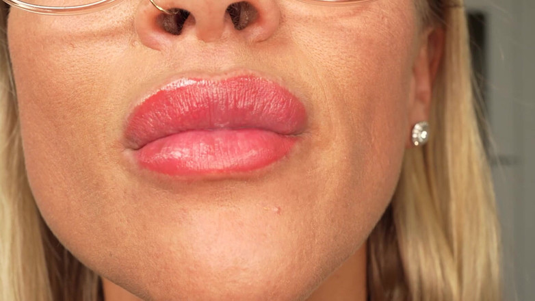 CALLIE ROKS: Ditemukan oleh ibu tiri hot temanmu giantess fetish