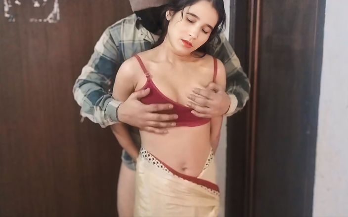 NAASRIN KHAN: Après le départ du mari, la belle-sœur se fait baiser...