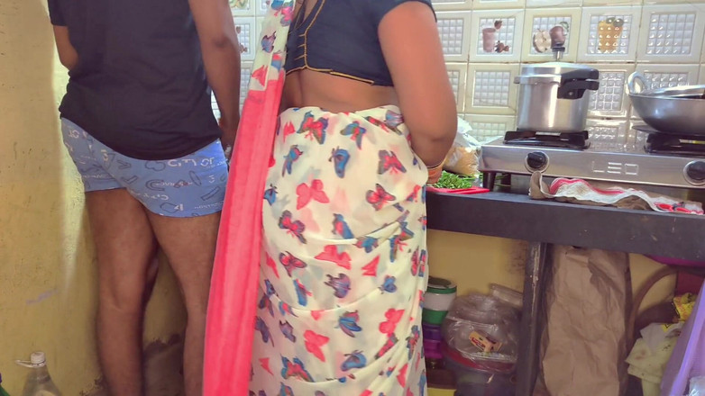 Your_Suman: Üvey annenin yemek pişirme işinde yardıma ihtiyacı var