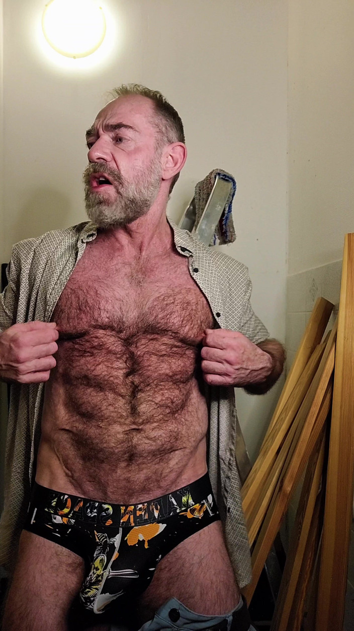 JackvanDean: Волосатую Dilf застукали за дрочкой