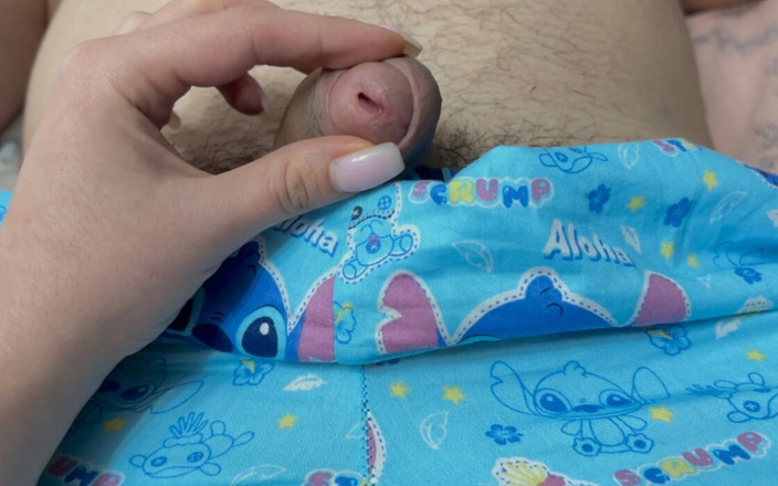 Nviz: El pequeñito de mi papá llena mi boca inexperta con