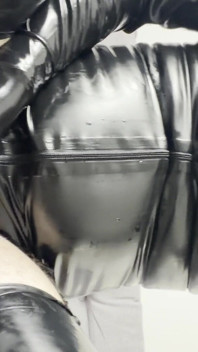 Masturbation in Rubber