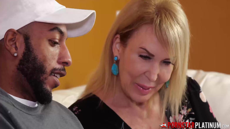 Pornstar Platinum: PORNSTARPLATINUM - Erica Lauren svádí Johna Longa pro mezirasové šukání