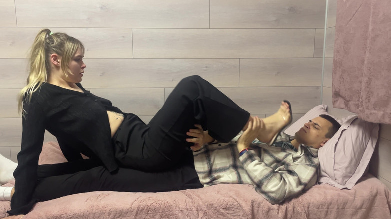 HotPrincessUA: 穿着高跟鞋的金发女商人控制干驼峰