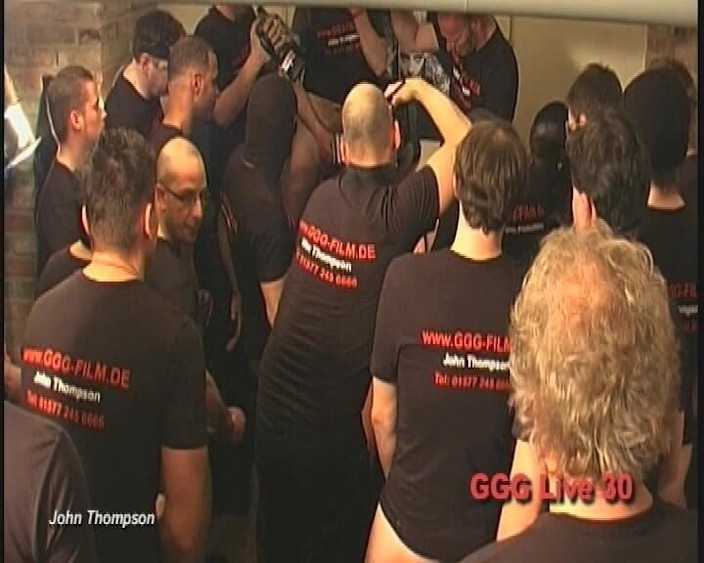 GGG John Thompson OLD STYLE: Ggg John Thompson - Live-gangbang-orgie Mit Heißen Schätzchen, Schwanzlutschen