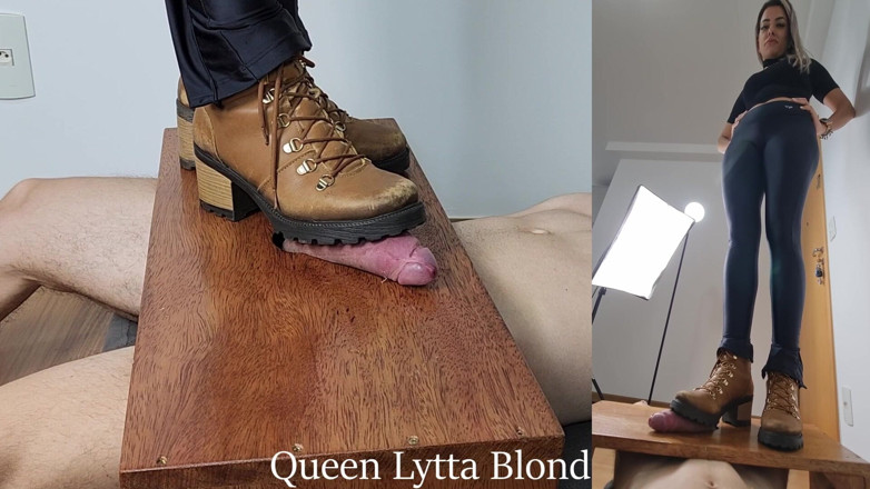 Queen Lytta ballbusting and cum lick: Queen lytta blond - cewek seksi dengan sepatu bot cbt ep 6 - 2...