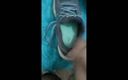 Sneakers fetish Brazil: Šukání a výstřik do aics mé ženy