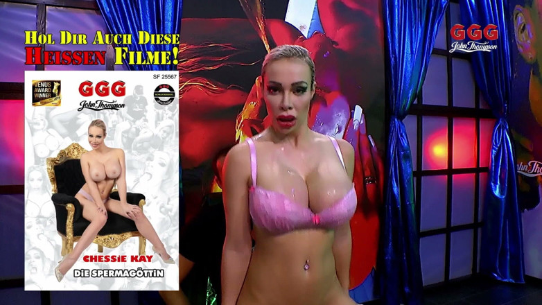 MILF and Big Wet Tits XXX: Curve bukkake acoperite de spermă - sex în grup brut