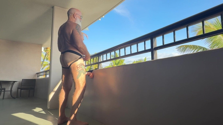 feedmedick: バルコニーサプライズ