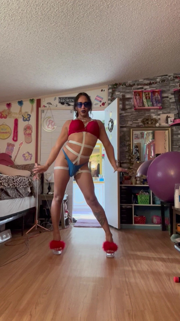 TSJade95: All American Striptis 2 Lagu Gadis Amerika