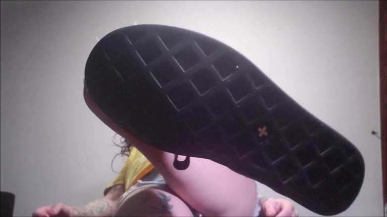 Miss Morticia: 내 발바닥에 약해