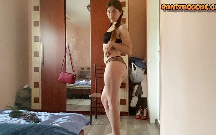 Pantyhose me porn videos: Amy, étudiante, se prépare pour une soirée