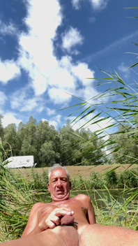 Nadržená Podél dálnice