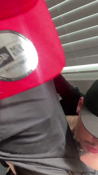 Velký čůrák Twink ošukaný Raw Hung Papi