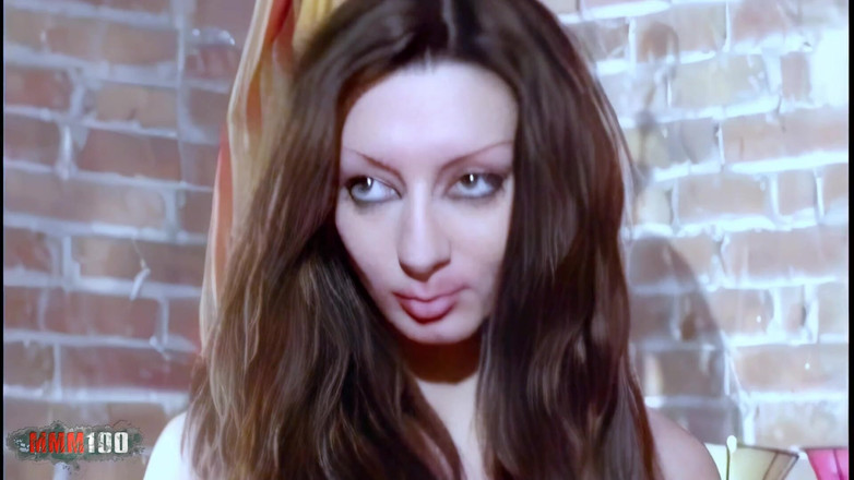MMM100: Angelina: geile Arabische brunette Angelina stript