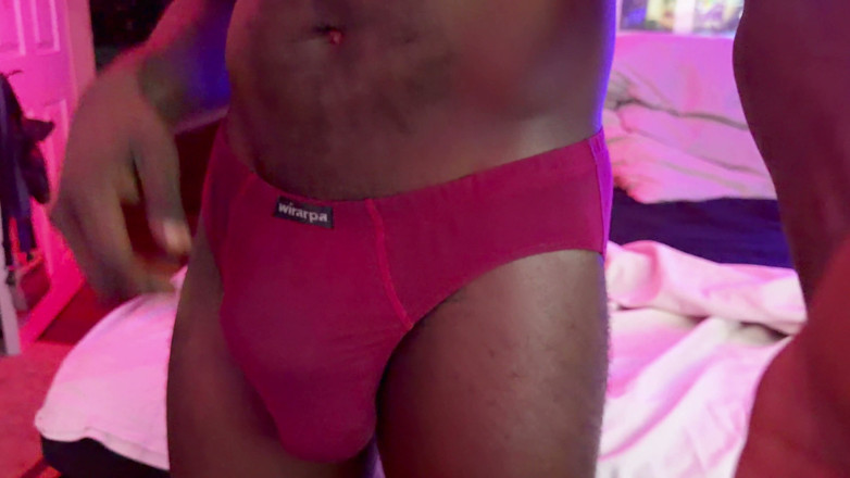 MrMagicDevil: Un primer plano de mi bulto y cuerpo. Muy cerca