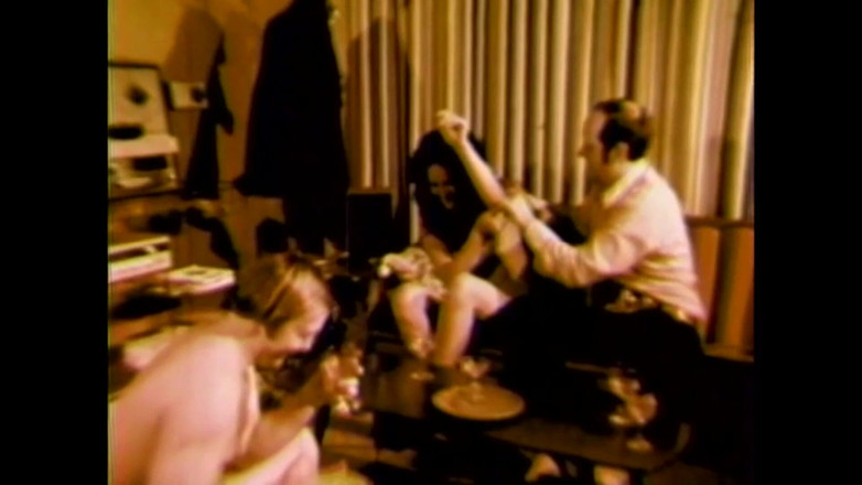 The Unforgettable: Casă desfrânată și fierbinte