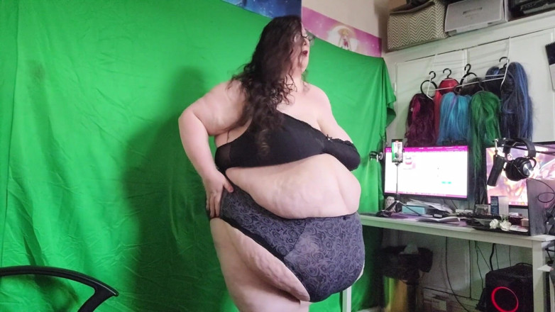 SSBBWLadyBrads: SSBBW 관능적인 운동과 스트립