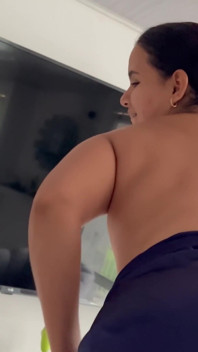 내 XXX 섹스 사진을 보면 의붓오빠