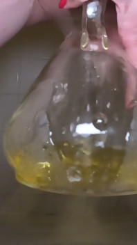 Stiefvaters piss schlampe getränkt und ertrinken