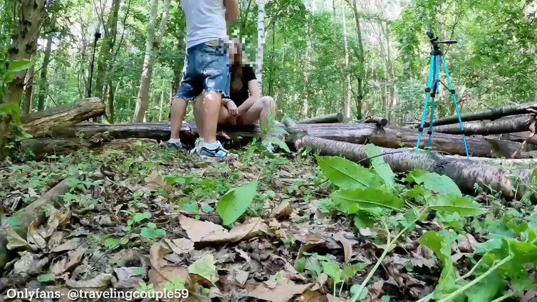 Dream Justin: 18 岁的热辣小妞在户外做爱