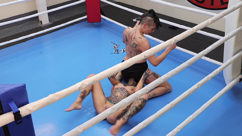 Red Sign Wrestling: Kali domina v tanrıça meg
