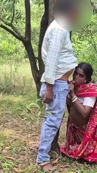 A Village Bhabhi Fucked by a School Student in Forest,sona Bhabhi First Time Outdoor Sex by Her Boyfriend